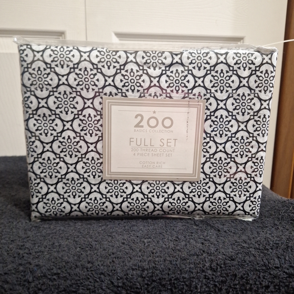 Basics Collection 200 Thread Count Full Sheet Set-Black White Abstract Medallion